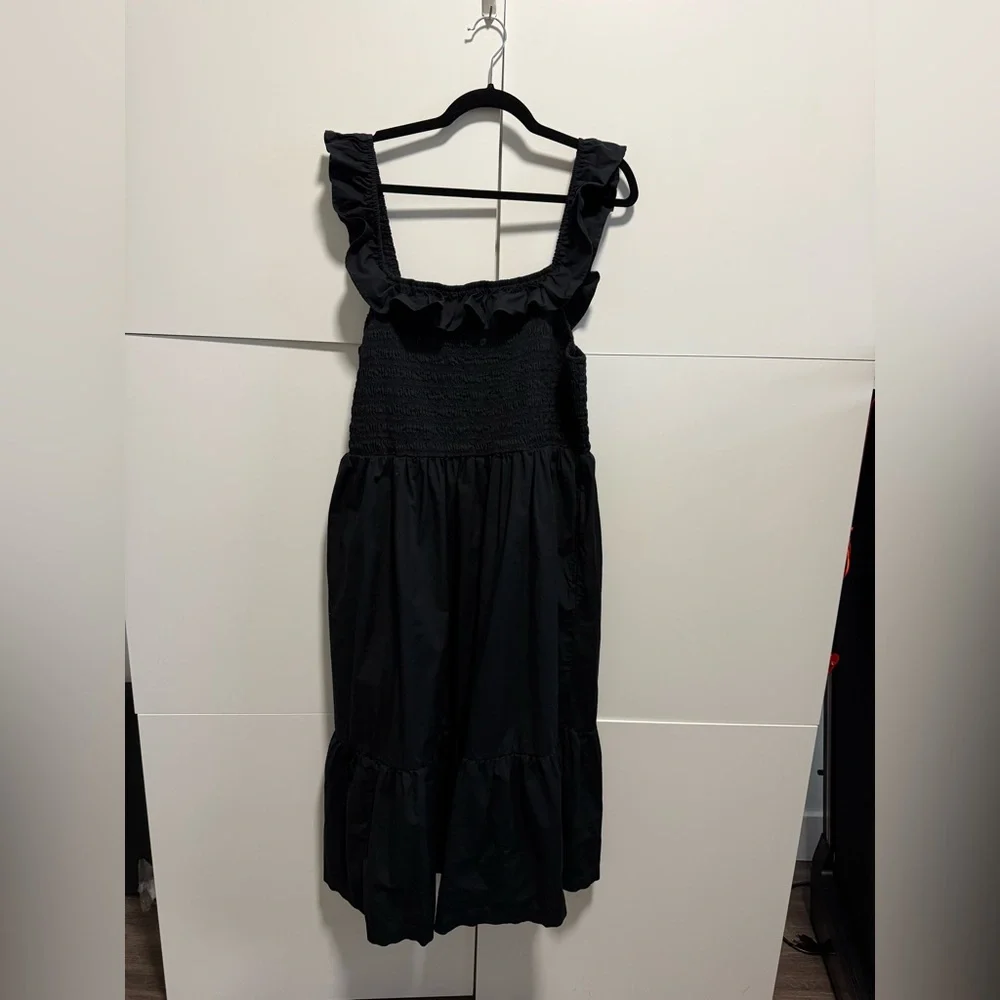 GAP ruffle neck